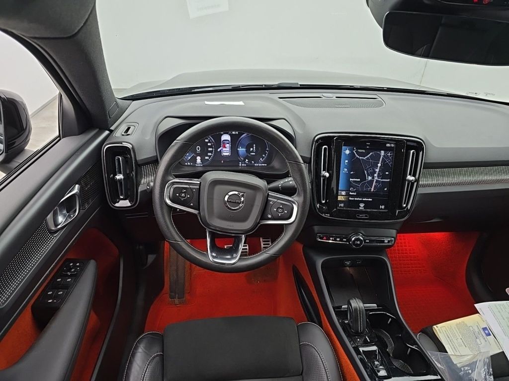 Volvo XC40 T5 Recharge Geartronic R-Design 5d photo