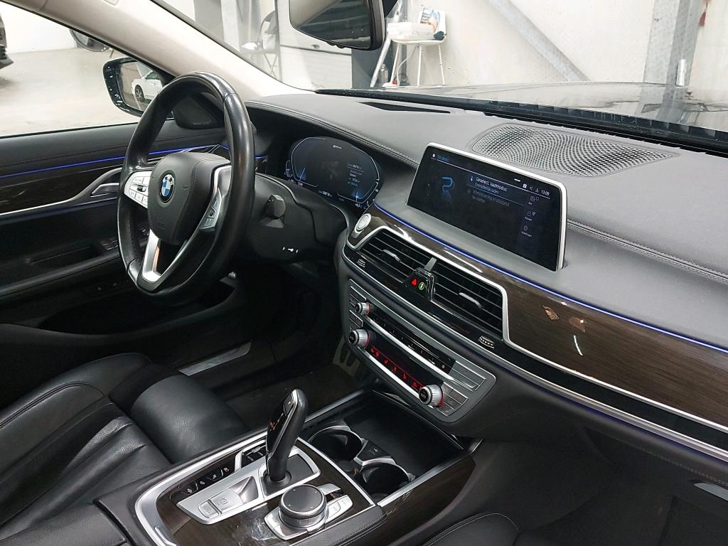 BMW - BMW 7 BERLINE 745e 394PK M Sport &amp; Pure Design Excellence Interior &amp; Ultimate Luxury With Electric Heated Comfort Seats Front &amp; Rear &amp; Rear Experience Entertainment   * HYBRID * photo