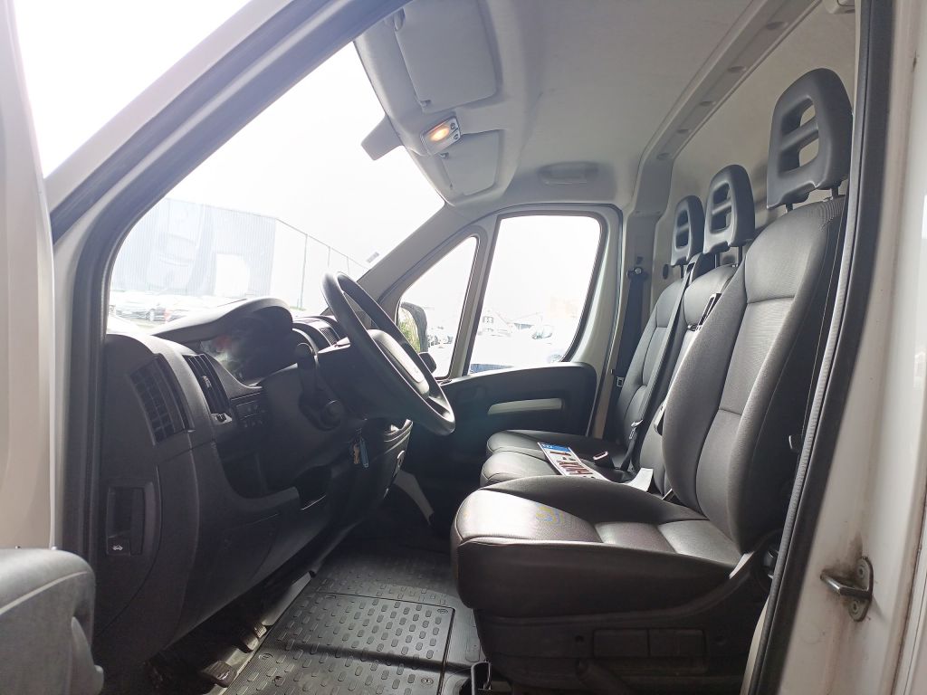 Peugeot Boxer 2.2 BlueHDi S&S 165 Premium 335 L2H2 4d photo