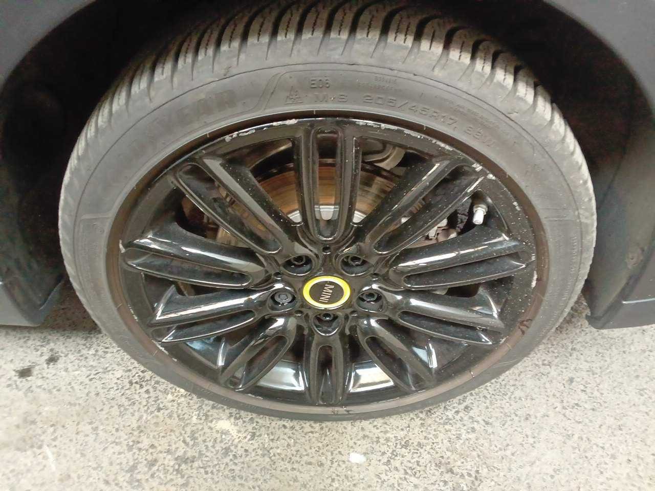MINI Electric Electric Trim photo