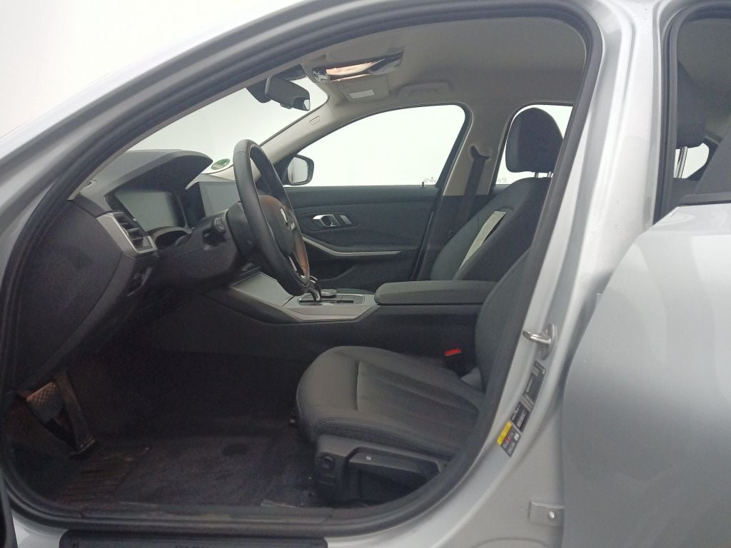 BMW 3 Reeks Berline 330e (215 kW) 4d photo