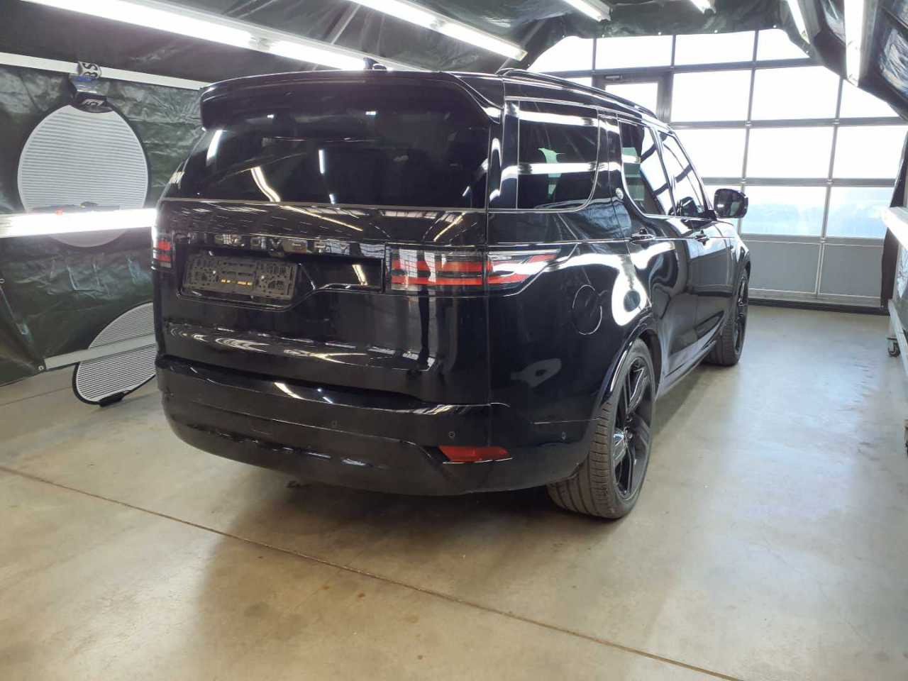Land Rover Discovery R-Dynamic HSE photo
