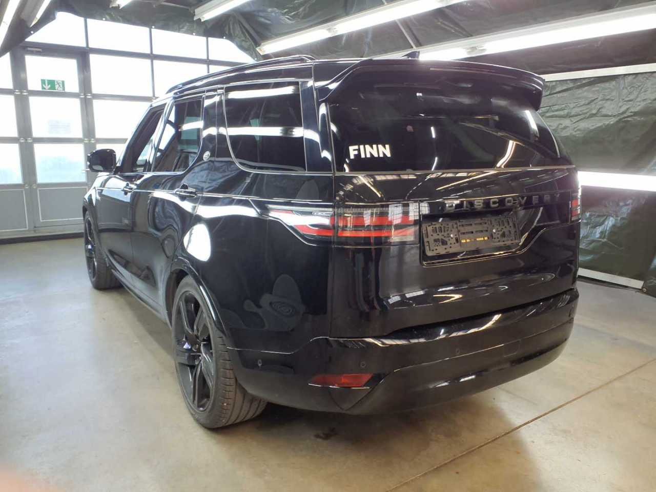 Land Rover Discovery R-Dynamic HSE photo