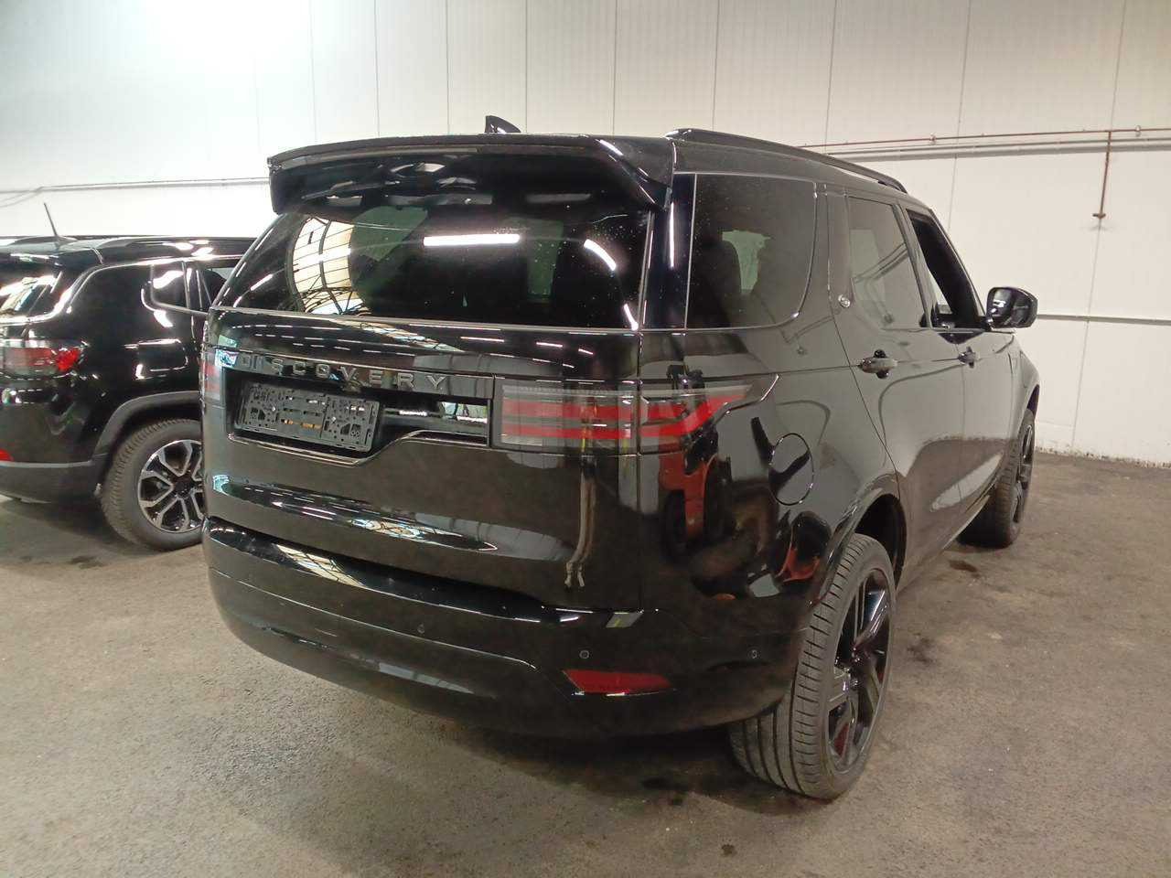 Land Rover Discovery R-Dynamic HSE photo
