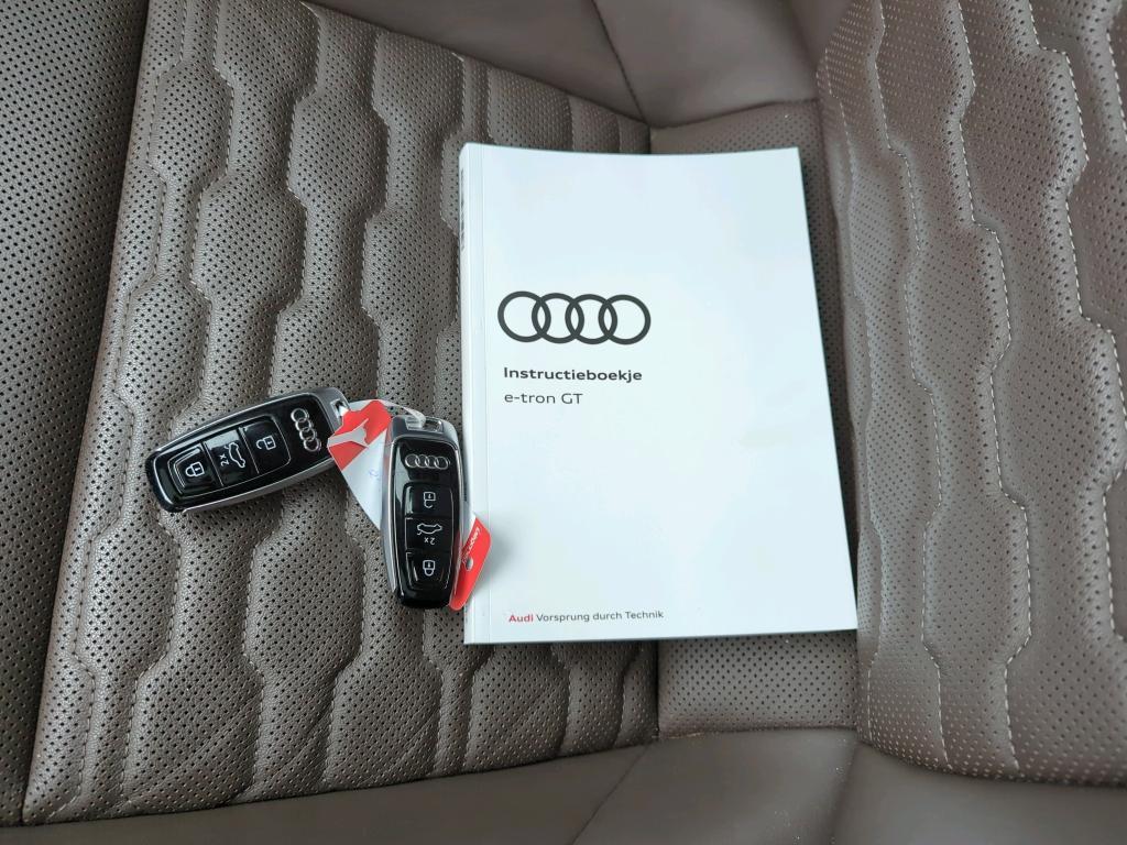AUDI e-tron GT photo