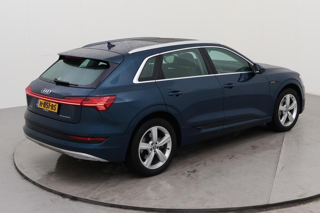 AUDI e-tron photo