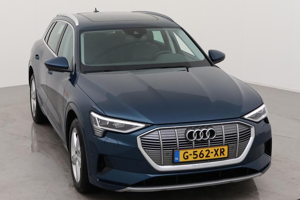 AUDI e-tron photo