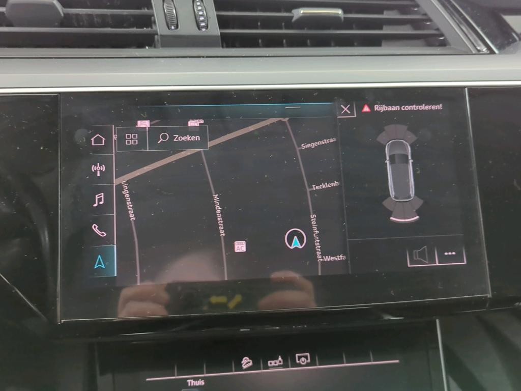AUDI e-tron photo