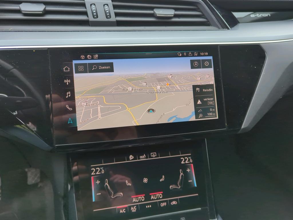 AUDI e-tron photo