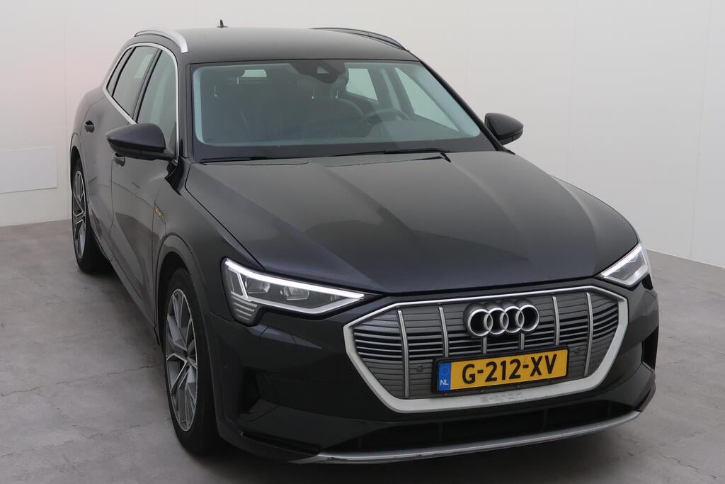 AUDI e-tron photo
