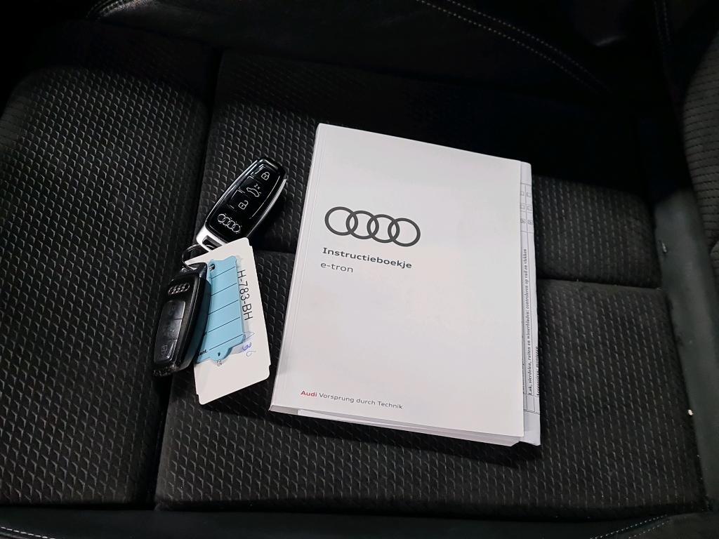 AUDI e-tron photo