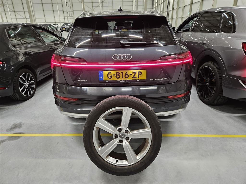 AUDI e-tron photo