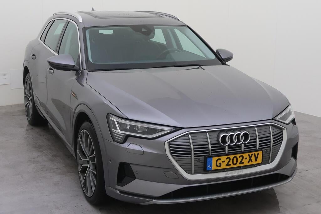AUDI e-tron photo