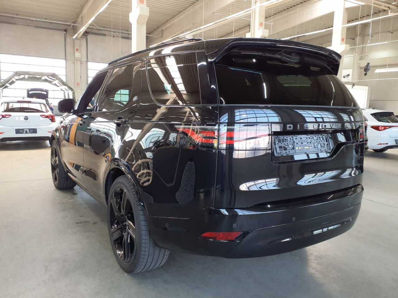 Land Rover Discovery R-Dynamic HSE photo