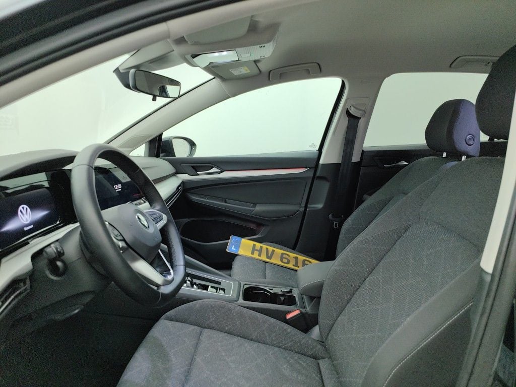 VOLKSWAGEN GOLF VIII DIESEL 2.0 SCR TDi 150 Life DSG (EU6AP) 5d photo