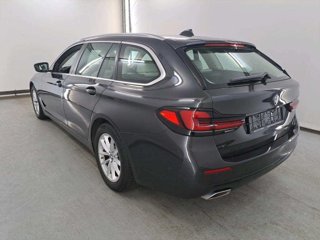 BMW 5 SERIES TOURING 2.0 520D 120KW TOURING AUTO Business Driving Assistant photo