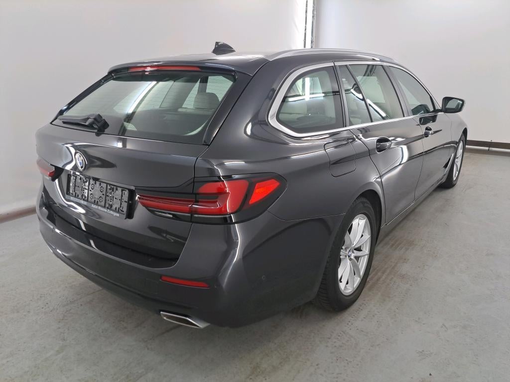 BMW 5 SERIES TOURING 2.0 520D 120KW TOURING AUTO Business Driving Assistant photo