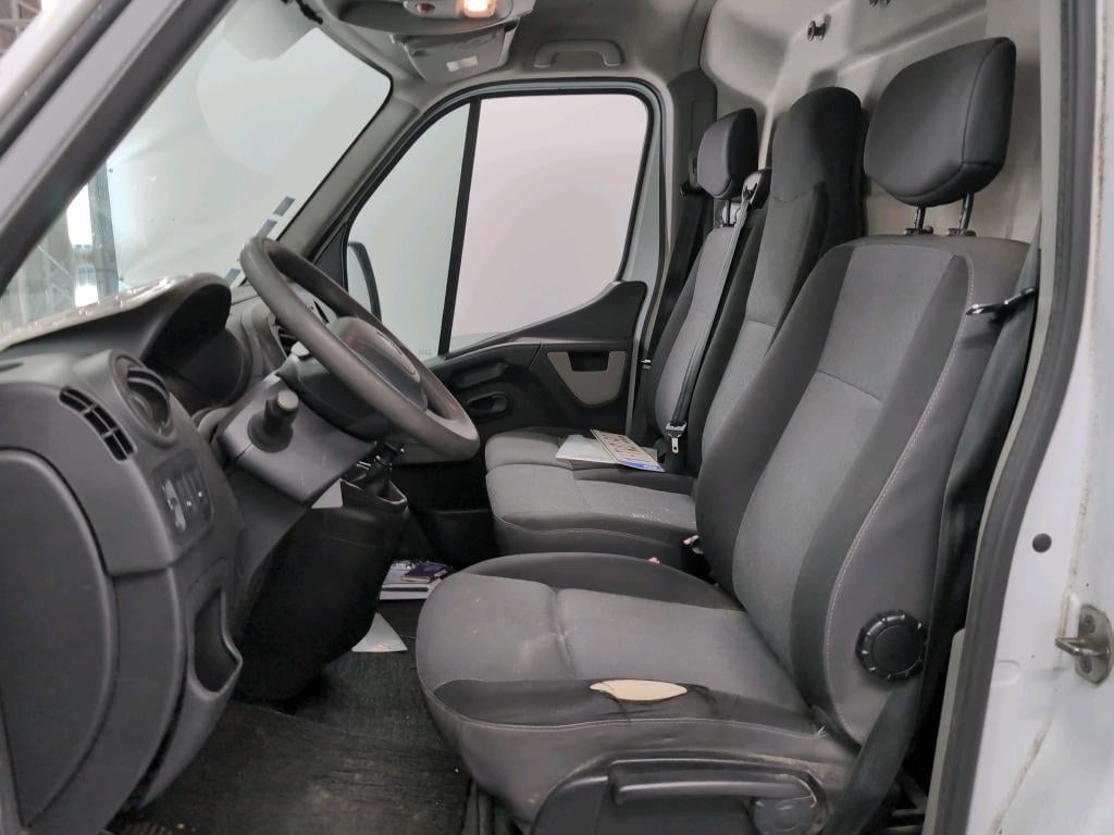 RENAULT MASTER 35 FOU LWB MHR DSL - 20 2.3 dCi 35 L3H2 Energy Tw.Turbo Gd Conf. STOCK photo