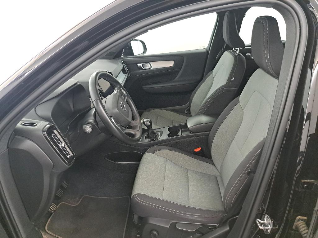VOLVO XC40 1.5 T2 MOMENTUM PRO photo