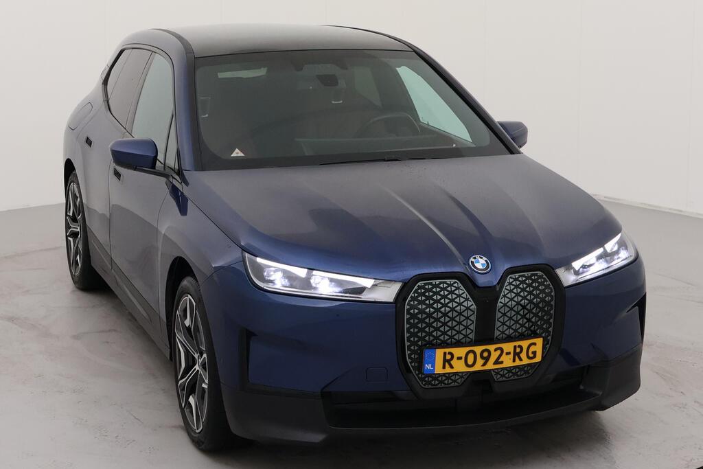 BMW iX 385 kW photo