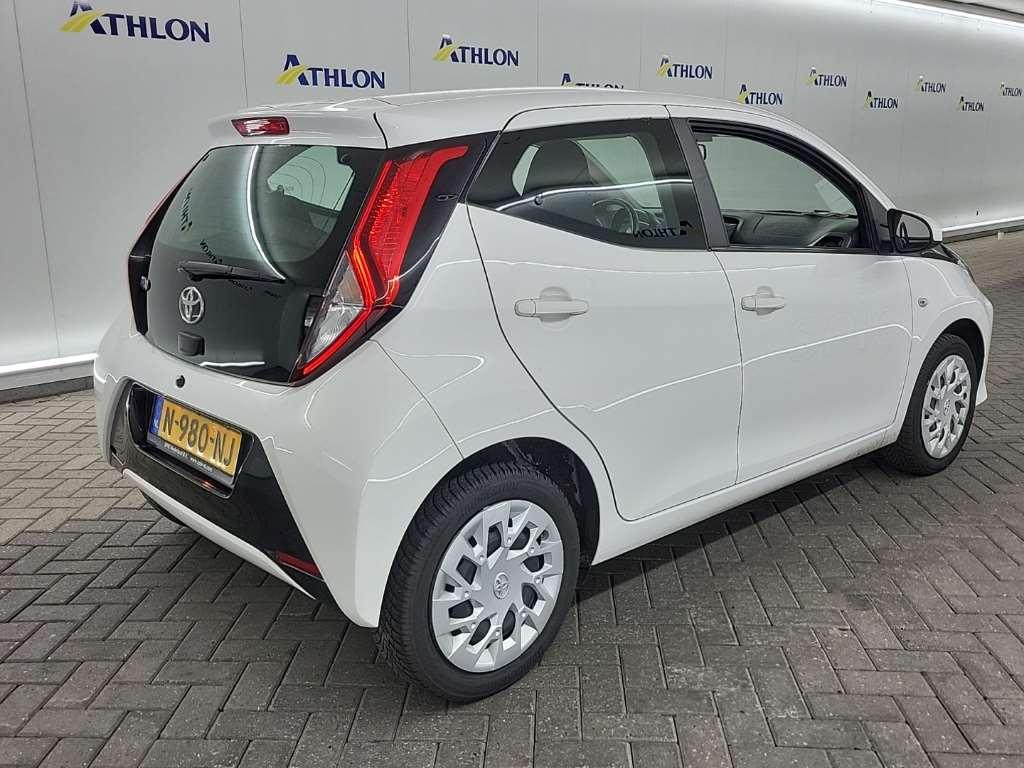 TOYOTA Aygo 1.0 VVT-i x-play 5D 53kW photo