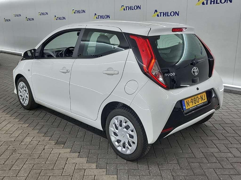 TOYOTA Aygo 1.0 VVT-i x-play 5D 53kW photo