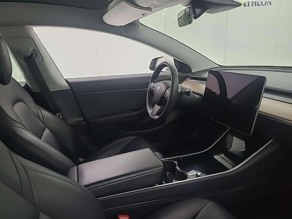 Tesla Model 3 Standard Range Plus RWD 4D 225kW photo