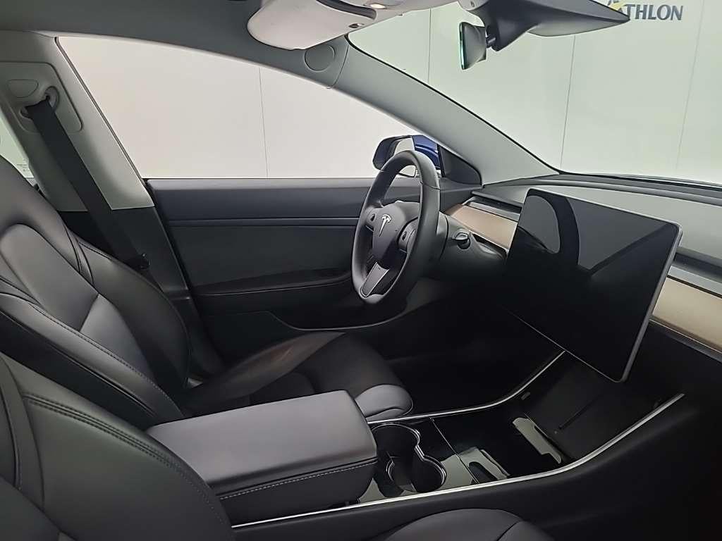 Tesla Model 3 Standard Range Plus RWD 4D 225kW photo
