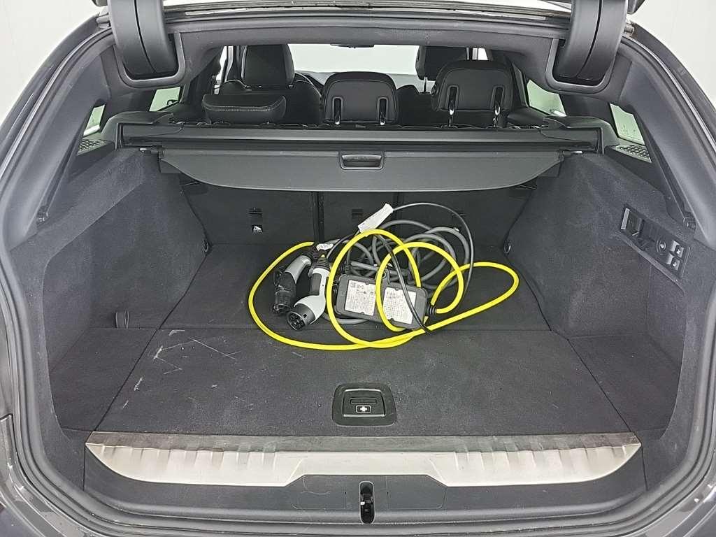 BMW 3-serie Touring 330e xDrive Business Edition Plus 5D 215kW photo