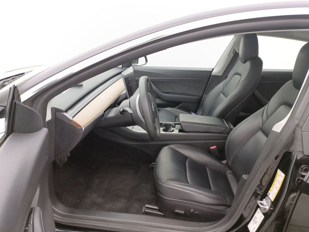 Tesla Model 3 Standard RWD Plus 4d photo