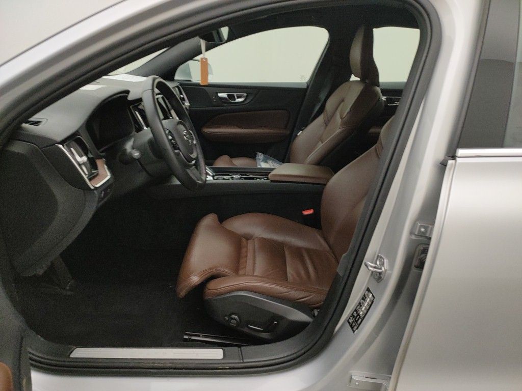 Volvo S60 B3 Geartronic Inscription 4d photo