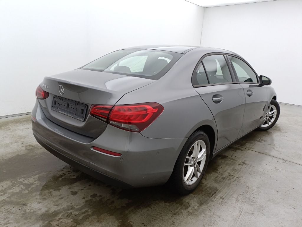 Mercedes-Benz A-Klasse Limousine A 180 d DCT 4d photo