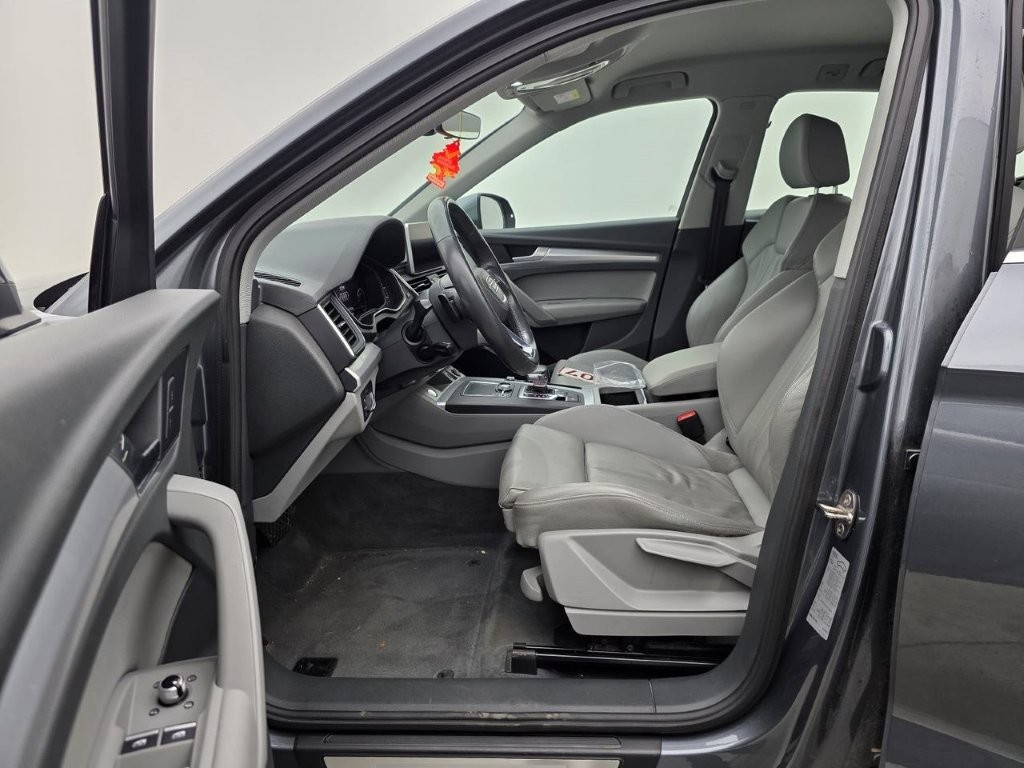 Audi Q5 Business Edition Sport 35 TDI 5d photo
