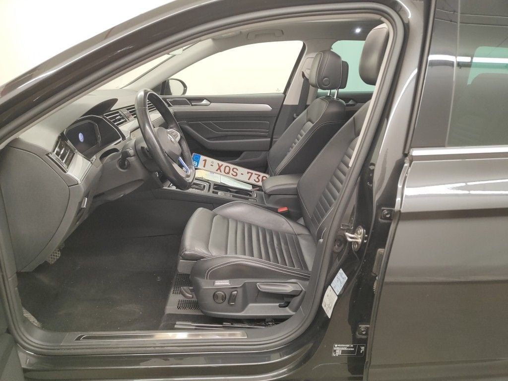 Volkswagen Passat Variant 1.4 TSI DSG6 GTE Business 5d photo