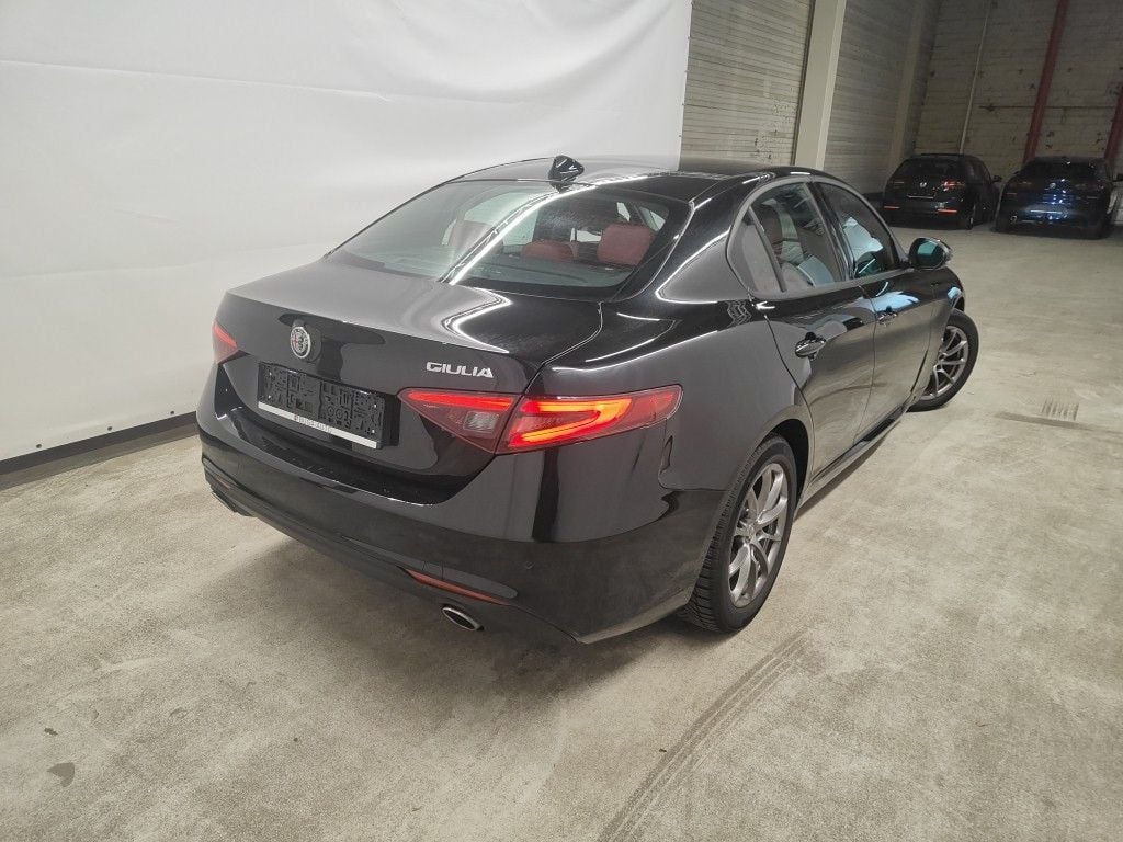 Alfa Romeo Giulia 2.2 D 190 Super AUTO 4d photo