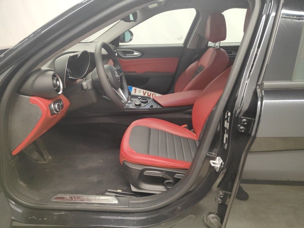 Alfa Romeo Giulia 2.2 D 190 Super AUTO 4d photo