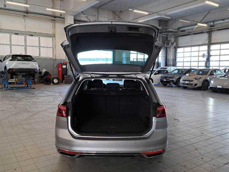 Volkswagen 14 VOLKSWAGEN PASSAT / 2019 / 5P / STATION WAGON VAR. 1.4 PLUG IN HYBRID GTE DSG photo