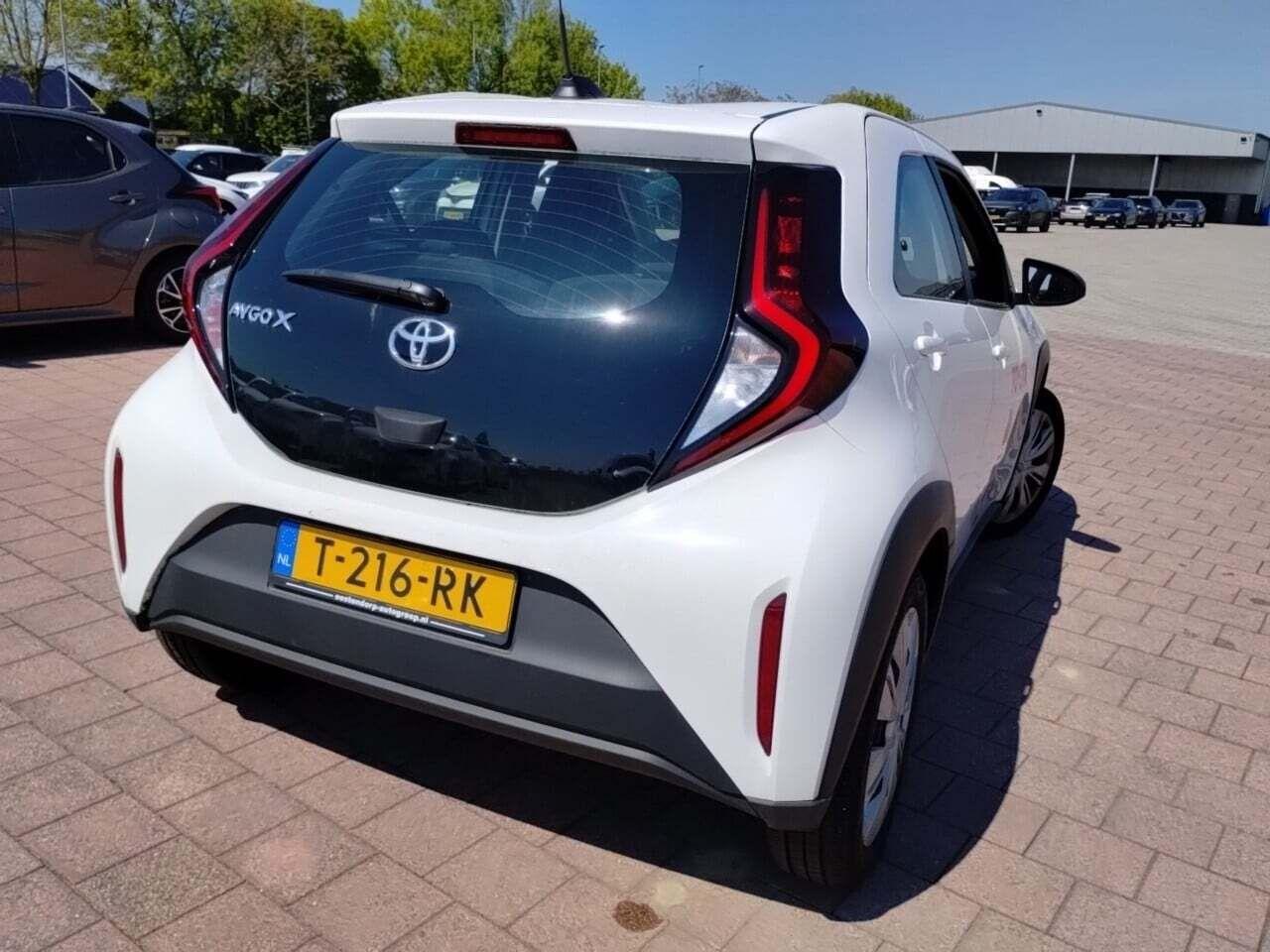 TOYOTA Aygo X 1.0 VVT-i MT Play photo