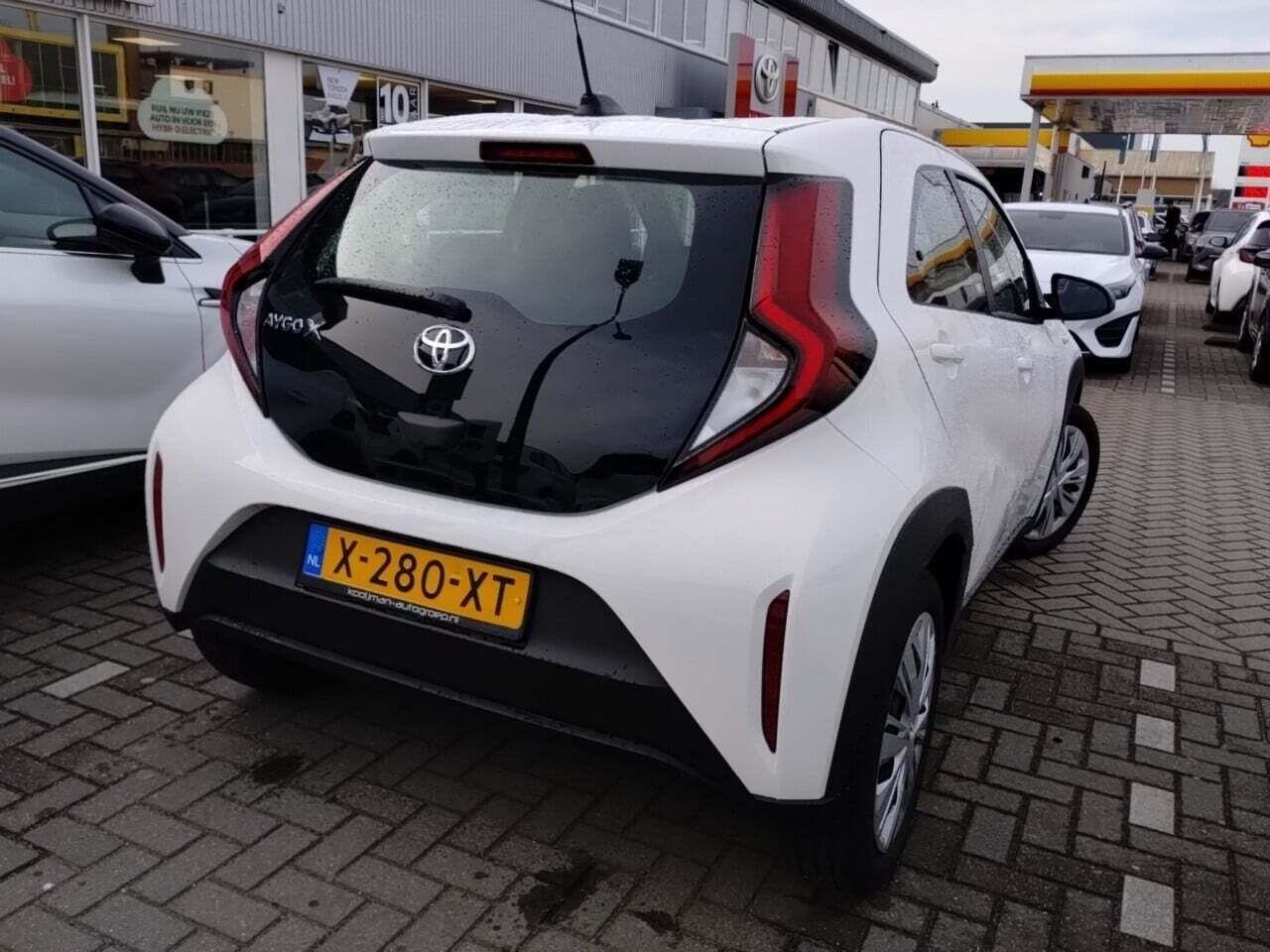 TOYOTA Aygo X 1.0 VVT-i MT Play photo