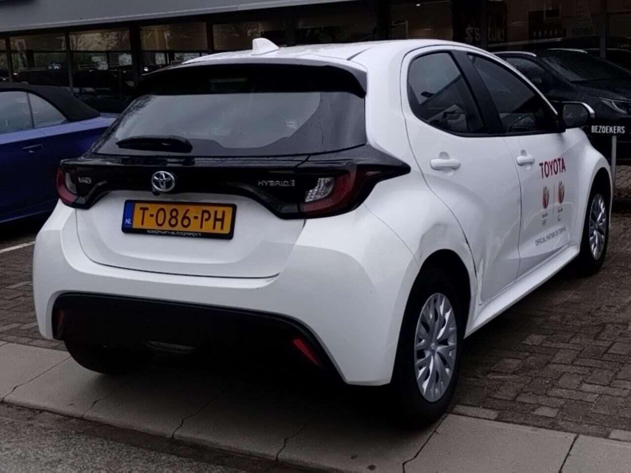 TOYOTA YARIS 1.5 Hybrid Active photo