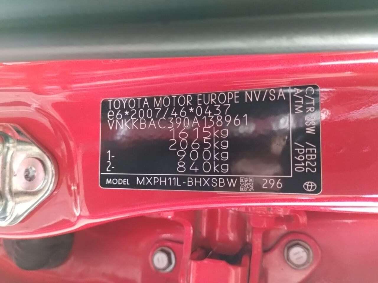 TOYOTA YARIS 1.5 Hybrid Launch Edition photo