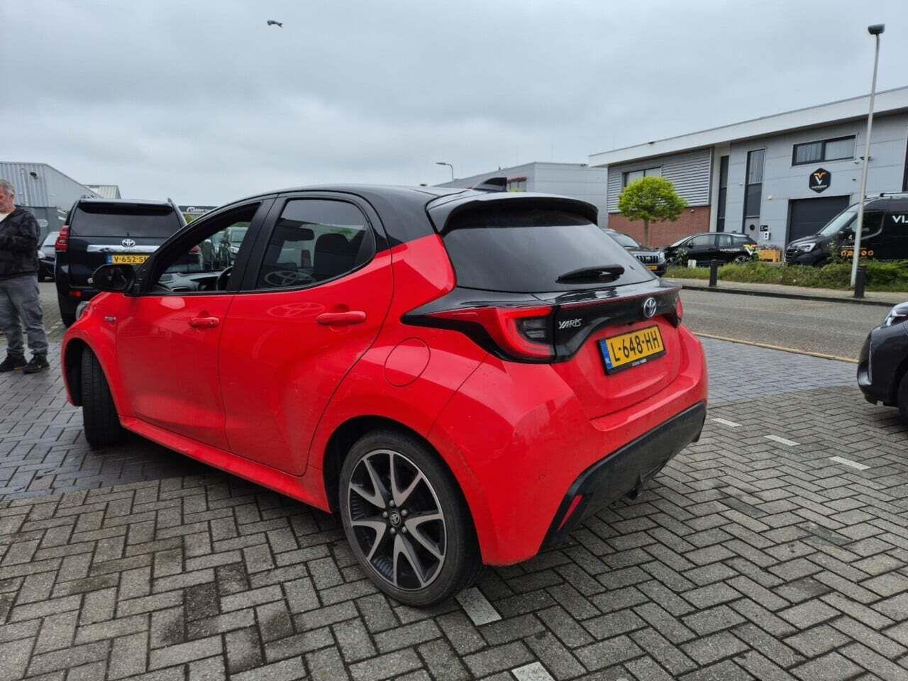 TOYOTA YARIS 1.5 Hybrid Launch Edition photo