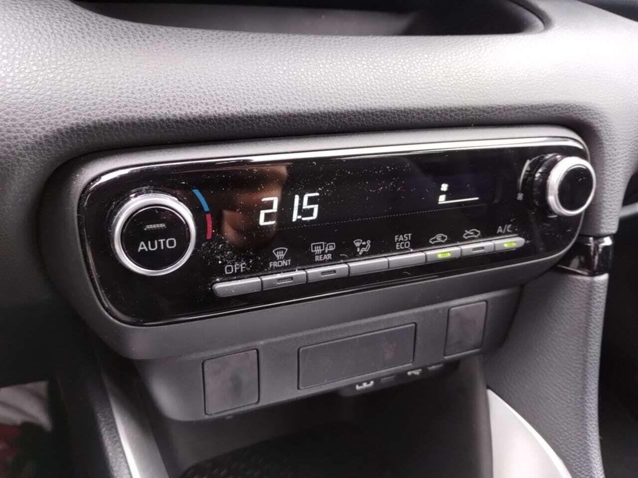 TOYOTA YARIS 1.5 Hybrid 115 Active photo