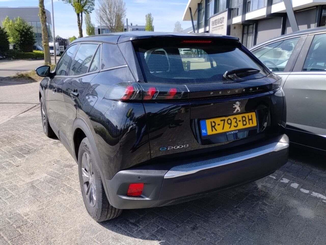 PEUGEOT e-2008 EV Active Pack 50 kWh photo