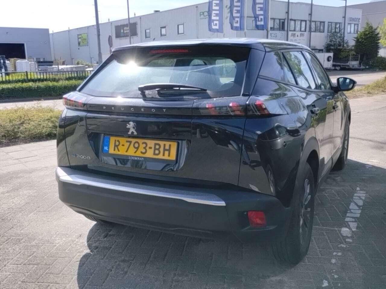 PEUGEOT e-2008 EV Active Pack 50 kWh photo