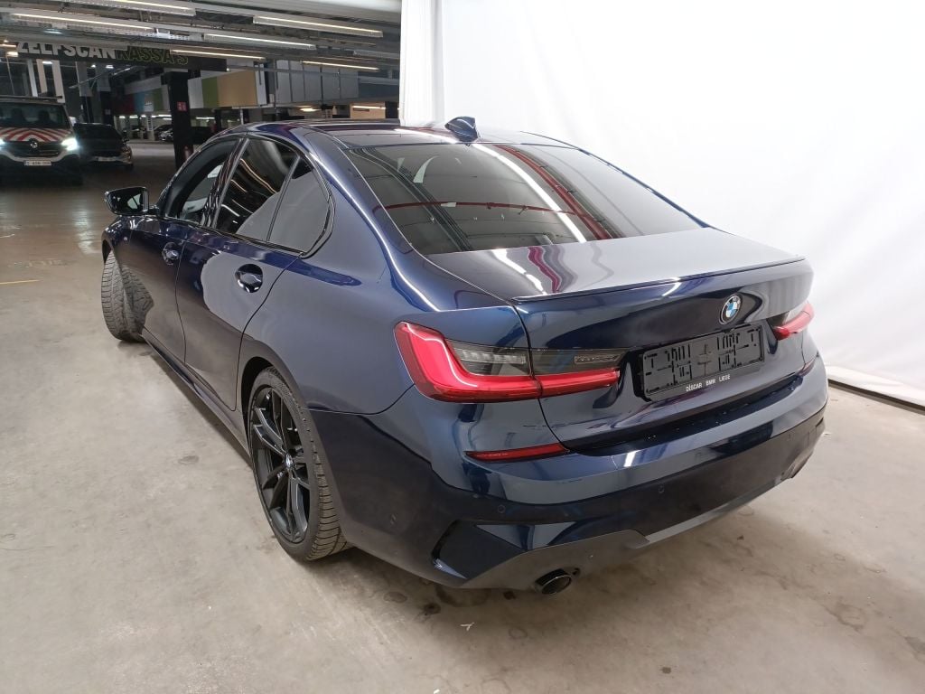 BMW 3 Reeks Berline 318dA (100 kW) 4d photo