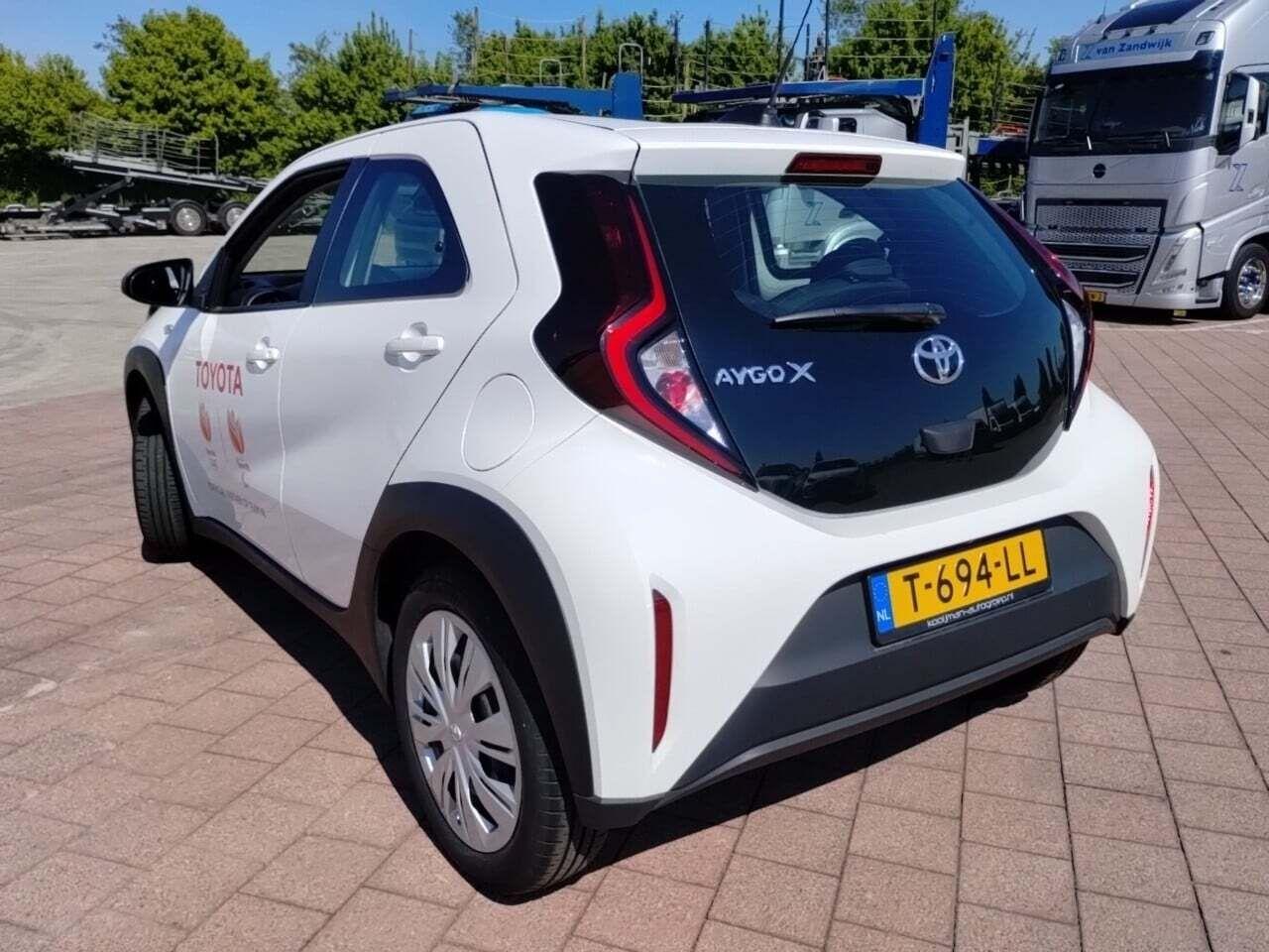 TOYOTA Aygo X 1.0 VVT-i MT Play photo