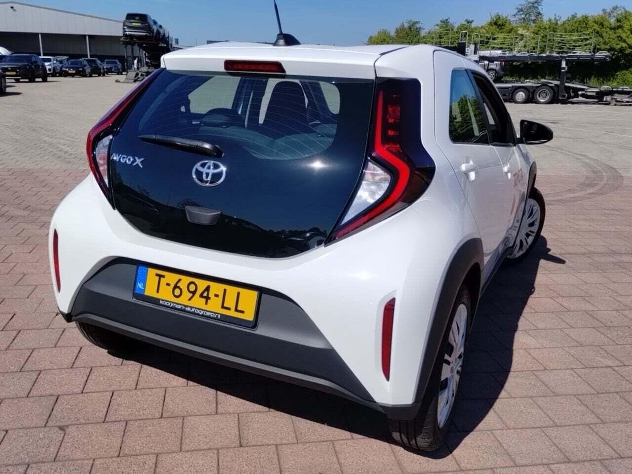 TOYOTA Aygo X 1.0 VVT-i MT Play photo
