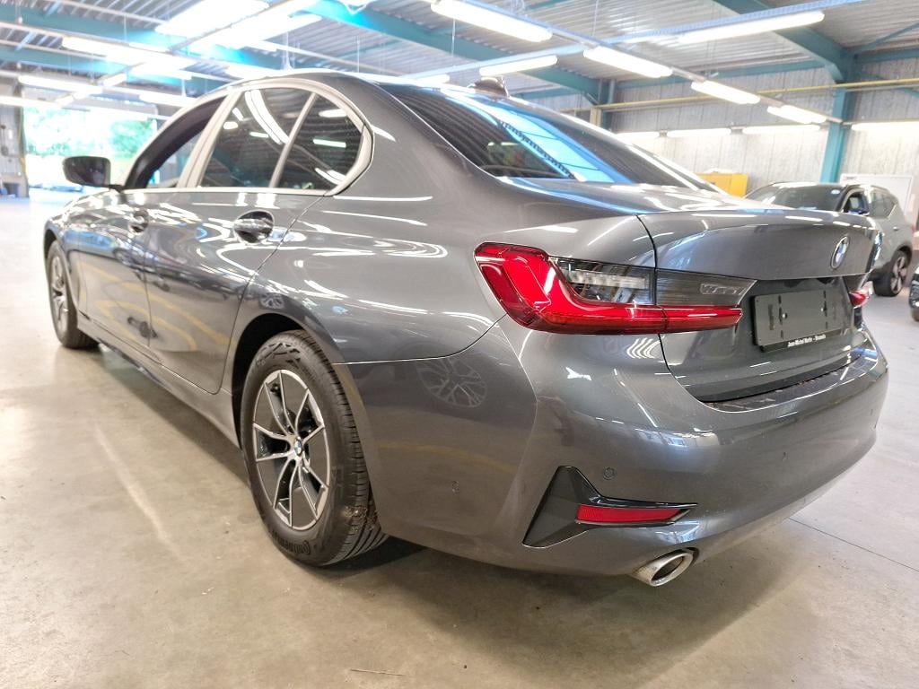 BMW 3 - 2019 318iA OPF photo