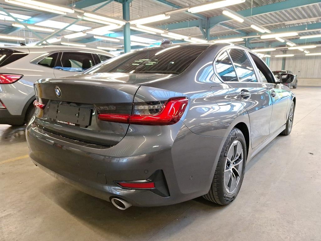 BMW 3 - 2019 318iA OPF photo